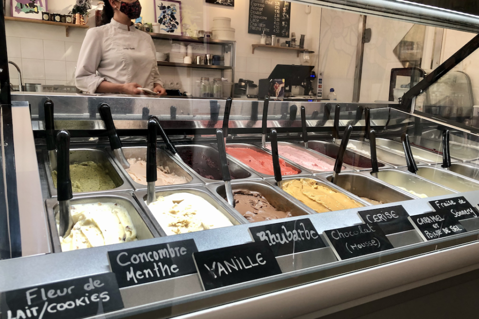 Glaces artisanales colorées chez Unico Glacier Lyon